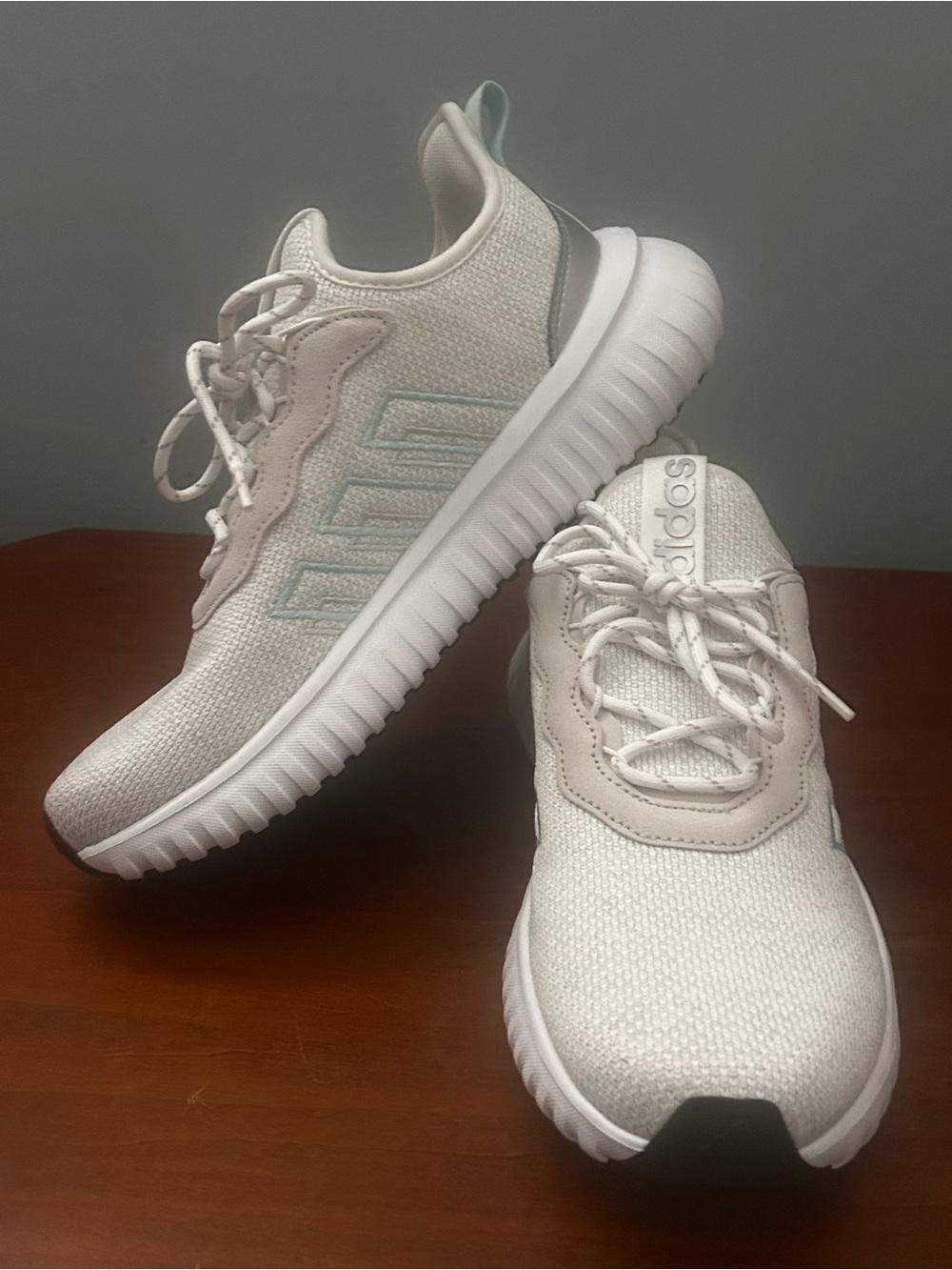 adidas cloudfoam Women's Sneakers pale grey and white with turquoise trim size 9
